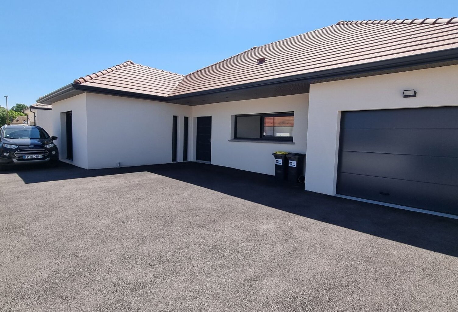 Villa — photo 1