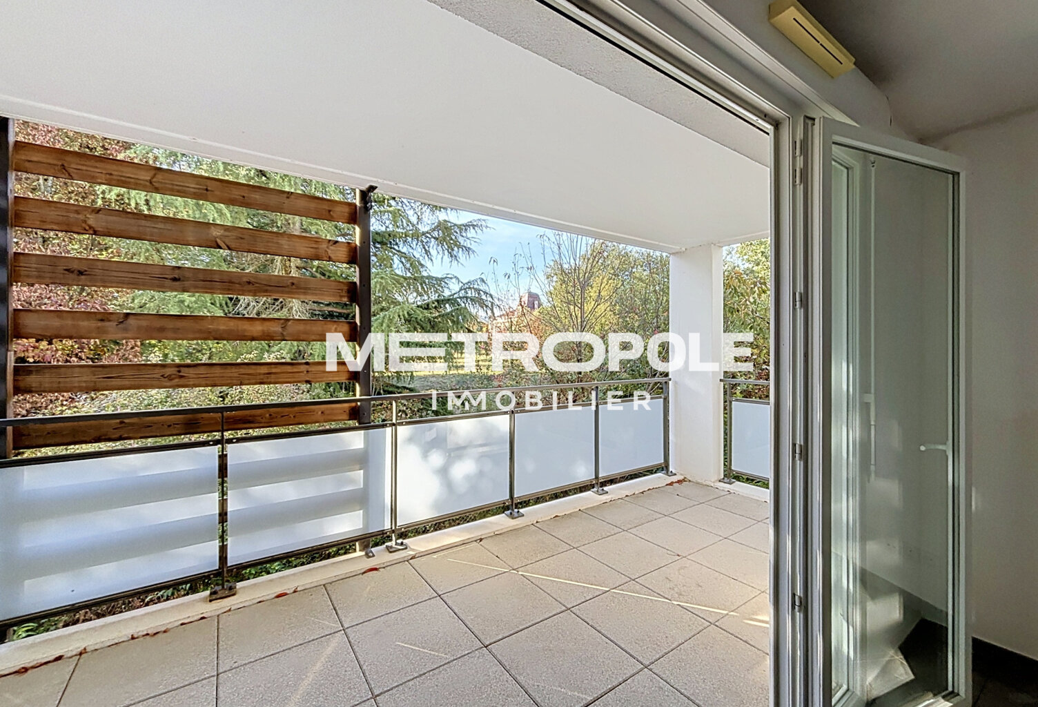 Appartement T3 avec terrasse et garage   Résidence avec pisc — photo 1