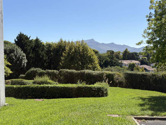 Saint-Jean-de-Luz   Grand T2 en rez-de-jardin avec terrasse, — photo du bien