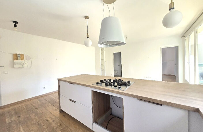 Appartement T2 lumineux avec terrasse, grenier et parking au — photo 2