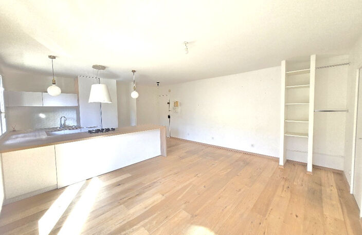 Appartement T2 lumineux avec terrasse, grenier et parking au — photo 4