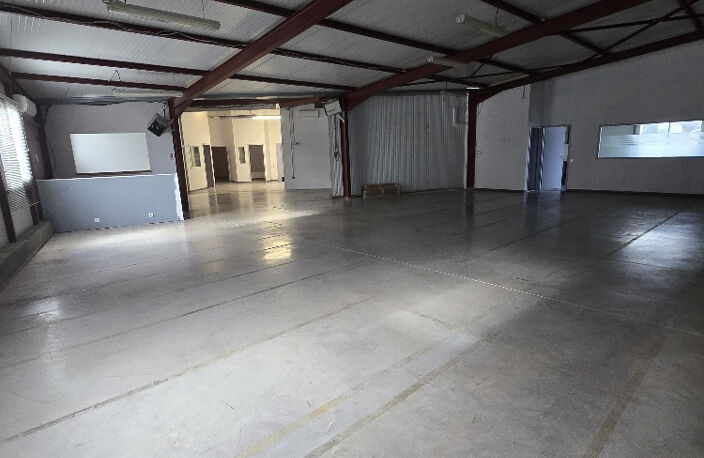 à vendre local avec bâtiment d'activité de  424 m2 sur terra — photo 2