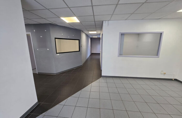 à vendre local avec bâtiment d'activité de  424 m2 sur terra — photo 3