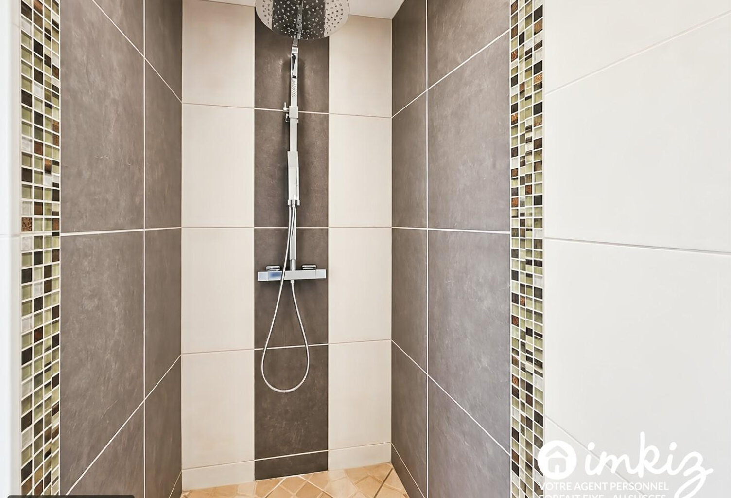 Maison de plain-pied avec piscine et grand terrain — photo 1