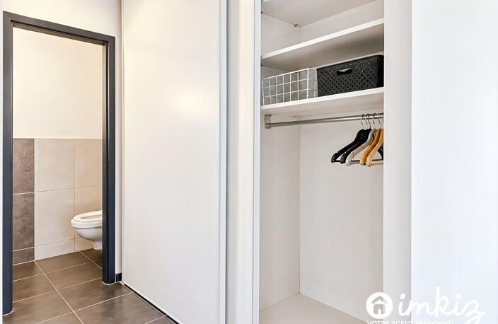 Maison de plain-pied avec piscine et grand terrain — photo 2