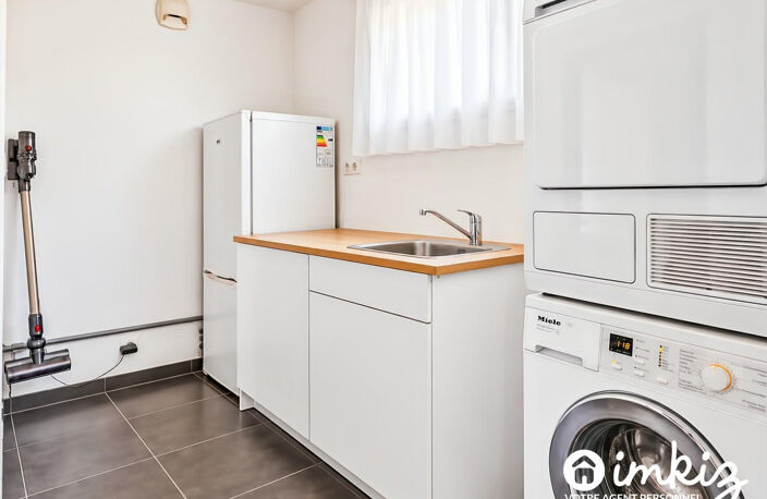 Maison de plain-pied avec piscine et grand terrain — photo 3