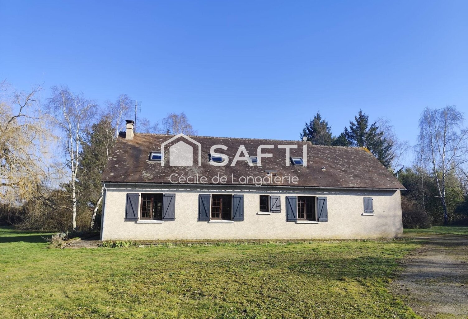 MAISON SUR TERRAIN DE 6829m² ARBORE ET FLEURI — photo 1