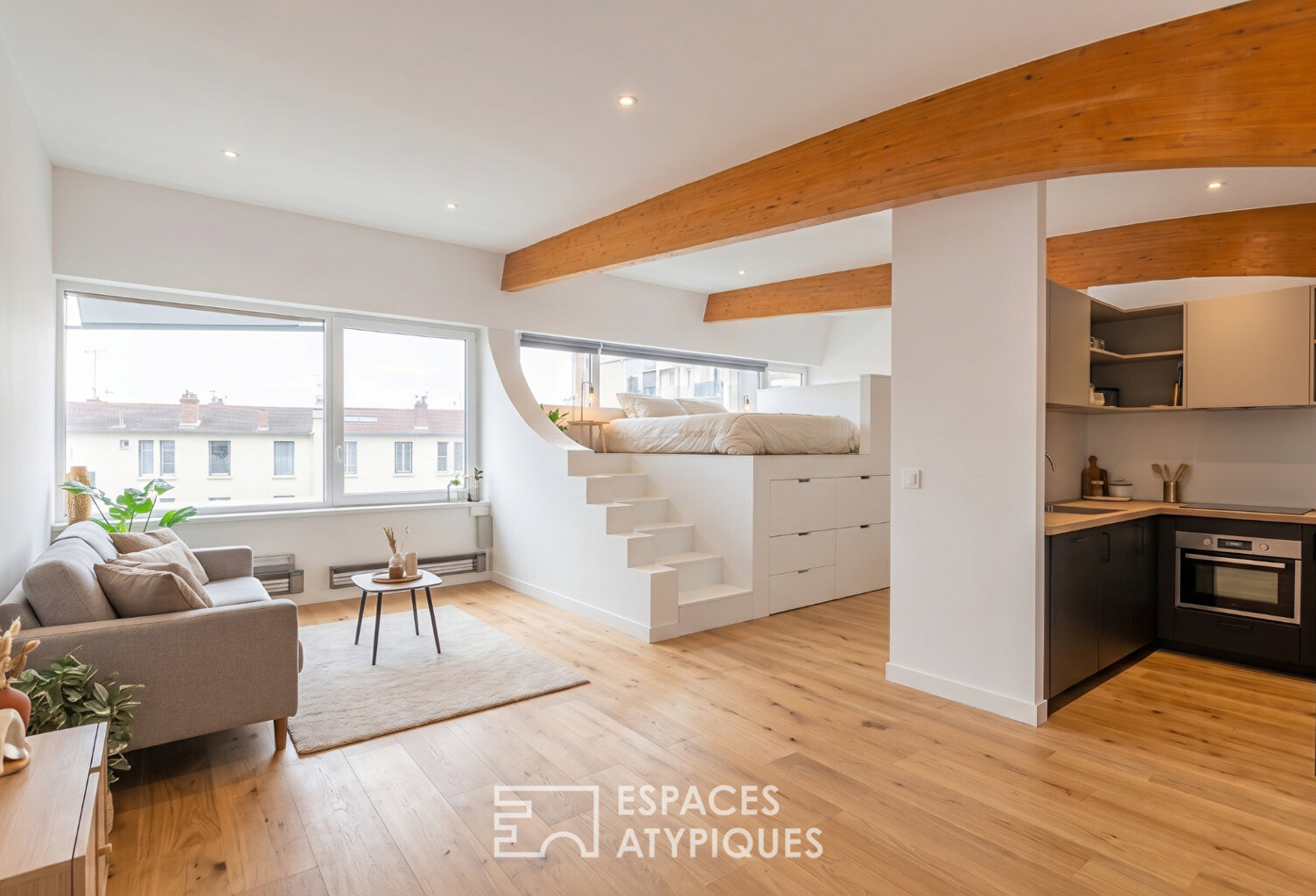 Appartement en plateau à aménagé en dernier étage avec place de stationnement — photo 1