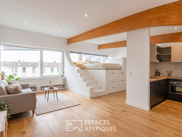 Appartement en plateau à aménagé en dernier étage avec place de stationnement — photo du bien