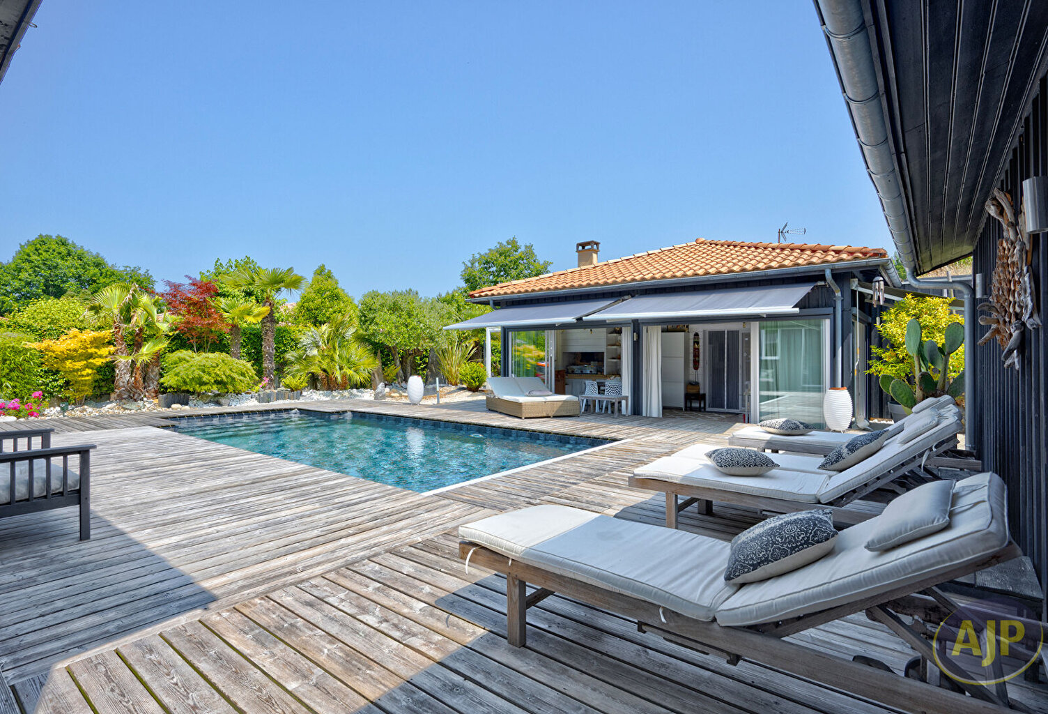MARTIGNAS SUR JALLE - PROPRIETE D'EXCEPTION 210 m2 - PISCINE JARDIN EXOTIQUE GARAGE - ELEGANCE & ART DE VIVRE AUX PORTES DE BORDEAUX — photo 1