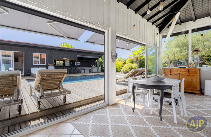 MARTIGNAS SUR JALLE - PROPRIETE D'EXCEPTION 210 m2 - PISCINE JARDIN EXOTIQUE GARAGE - ELEGANCE & ART DE VIVRE AUX PORTES DE BORDEAUX — photo 4