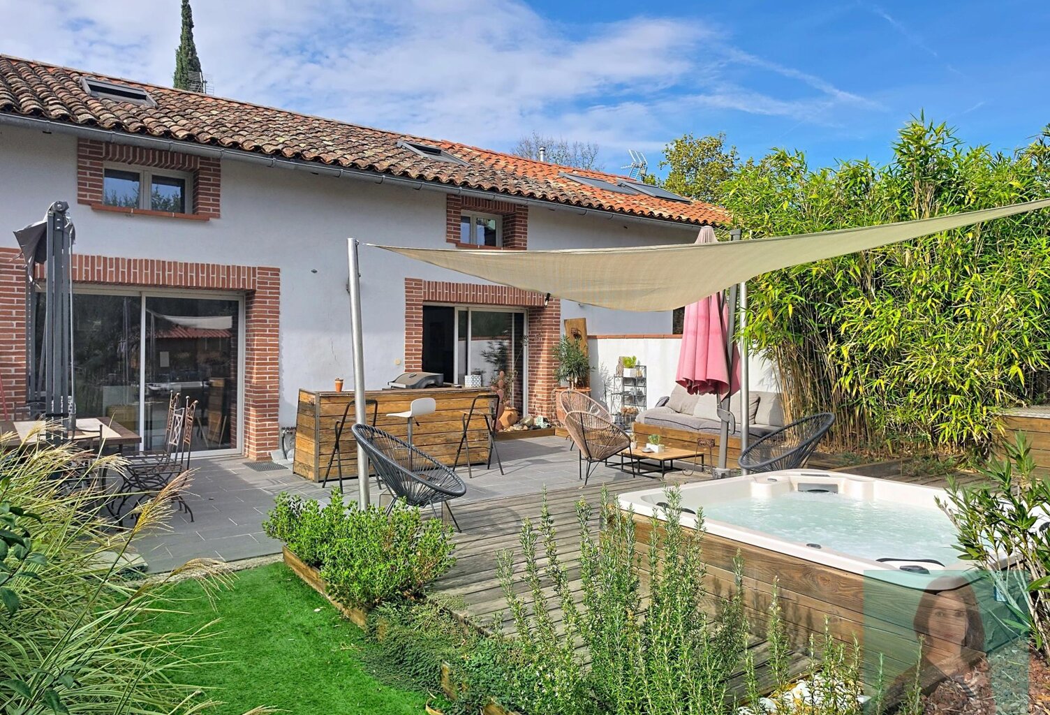 Maison de caractère T6 de150 m² env. domaine du château, avec piscine et jacuzzi privatifs — photo 1