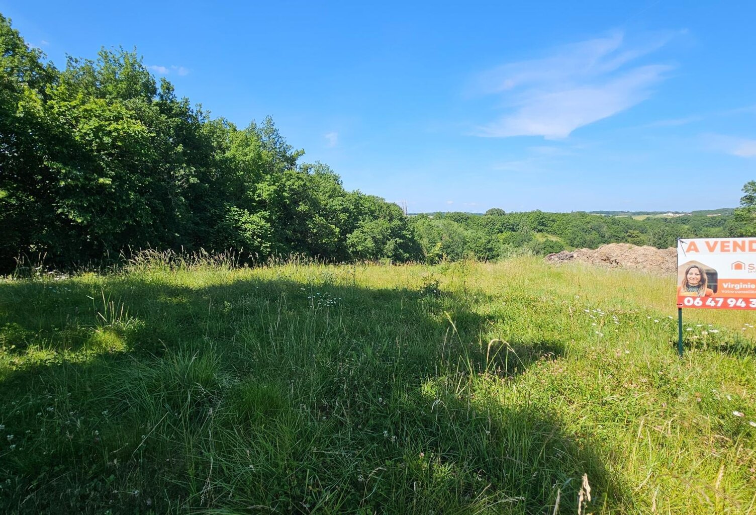 TERRAIN A BÂTIR borné et viabilisé — photo 1