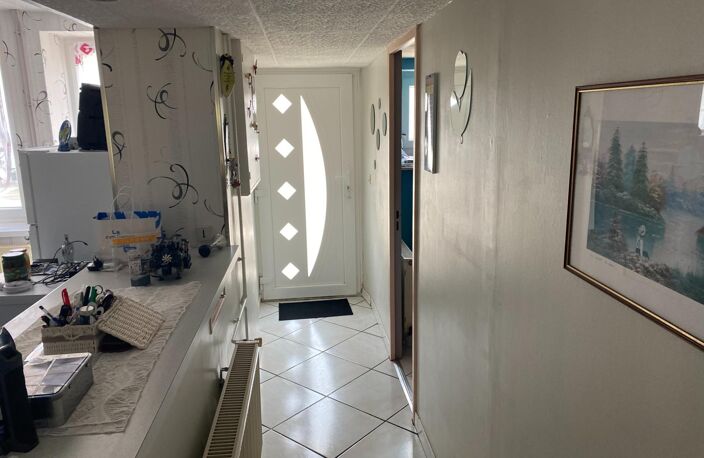 maison de village en trés bon etat , avec trois chambres, garage et jardin — photo 3