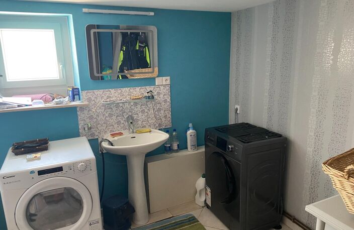 maison de village en trés bon etat , avec trois chambres, garage et jardin — photo 4