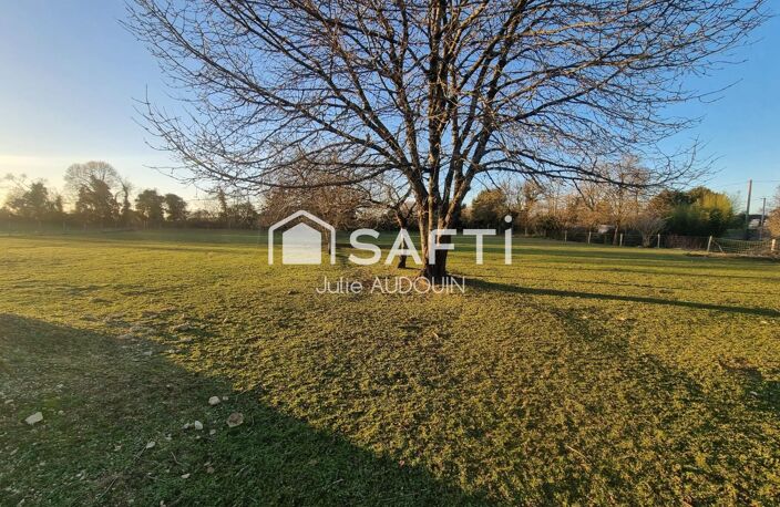 Maison, nombreuses dépendances 8 000 m2 de terrain - THORS — photo 2