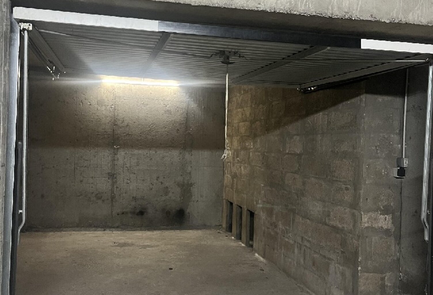 Location garage  73 m² à Bondy (93140) — photo 1