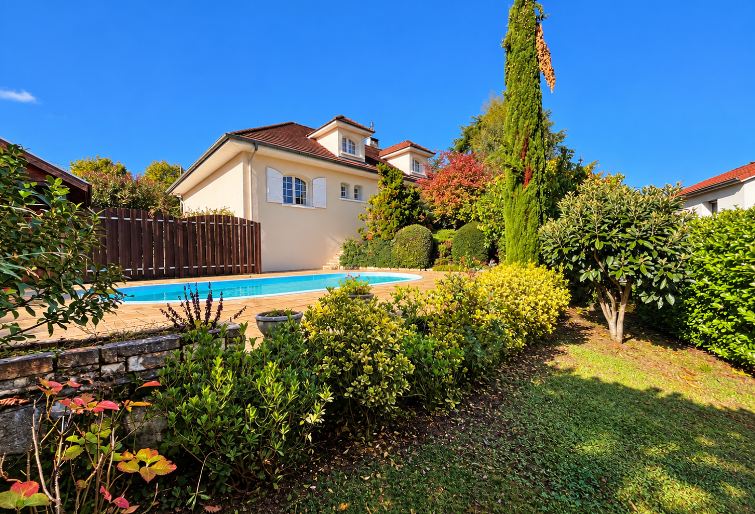 VENTE 69340 FRANCHEVILLE MAISON INDIVIDUELLE 7 PIECES 186 m2 SUR 982 m2 DE TERRAIN AVEC PISCINE — photo 1