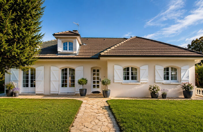 VENTE 69340 FRANCHEVILLE MAISON INDIVIDUELLE 7 PIECES 186 m2 SUR 982 m2 DE TERRAIN AVEC PISCINE — photo 3