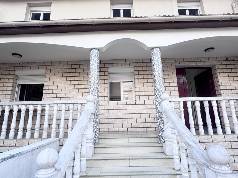 Vente Maison/villa 8 pièces — photo 1