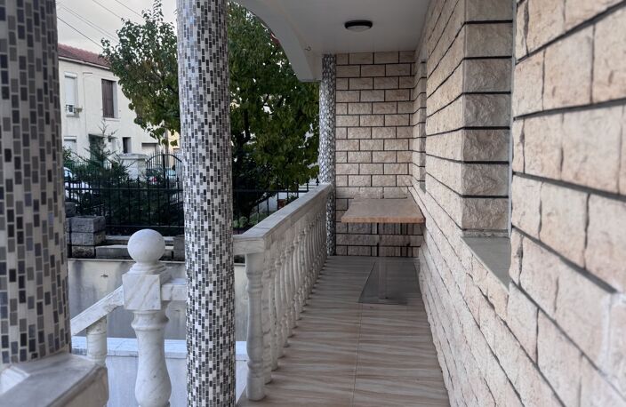 Vente Maison/villa 8 pièces — photo 2