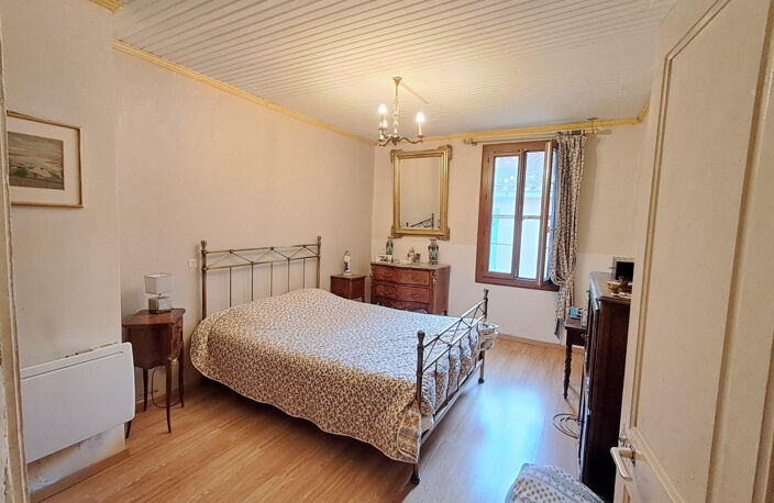 A VENDRE - GRANDE MAISON DE VILLAGE A RENOVER AVEC GARAGE - AIGUES-VIVES — photo 2