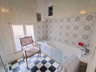 A VENDRE - GRANDE MAISON DE VILLAGE A RENOVER AVEC GARAGE - AIGUES-VIVES — photo 4