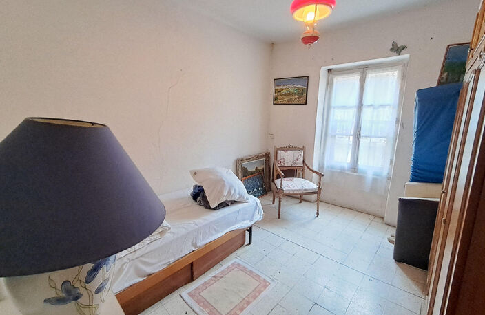 A VENDRE - GRANDE MAISON DE VILLAGE A RENOVER AVEC GARAGE - AIGUES-VIVES — photo 5