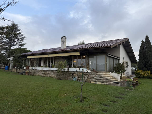 Maison de plain-pied 149 m2 avec dépendance à Aicirits — photo du bien