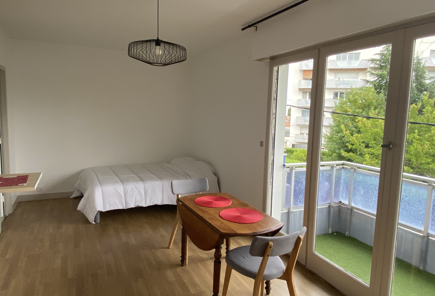 STUDIO meublé CAUDERAN — photo 1