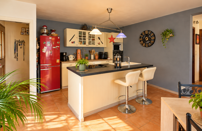 LA CRAU   BAS DE VILLA T4 DE 110 M2 AVEC JARDIN, PISCINE ET GARAGE DE 144 M2 — photo 5