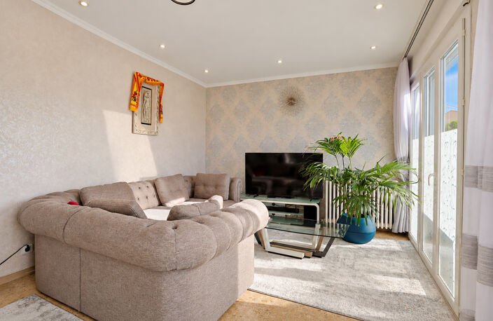 Haut de villa 100m2 avec garage, terrasse et jardin - La crau - à proximité des commodités — photo 4
