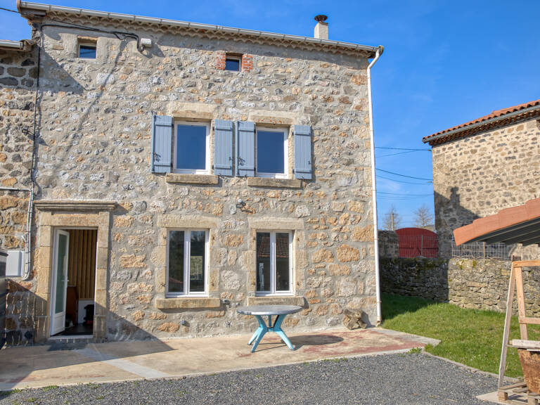 Maison de village à coté du lac de Naussac — photo 1