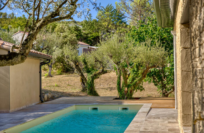 Villa T4, Terrasse, Piscine, Terrain — photo 2