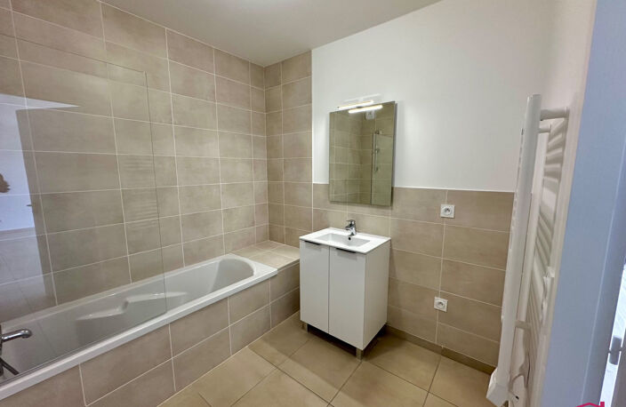 F2 DANS RESIDENCE NEUVE — photo 4