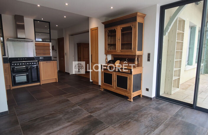 A LOUER -  SAVIGNY - MAISON 5 CHAMBRES 235 M² SUR TERRAIN DE 2500 M² + PISCINE — photo 5