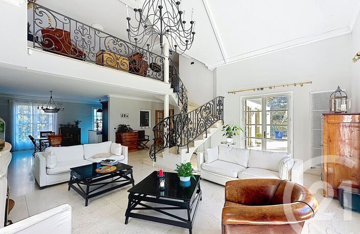 Vente maison 6 pièces 190 m² Thiais (94320) — photo 2
