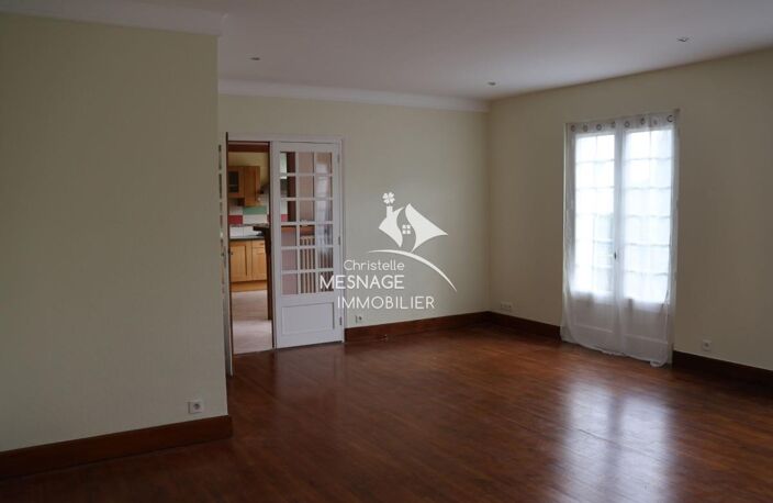 À louer chez Christelle Mesnage Immobilier - QUEVERT - Maiso — photo 5