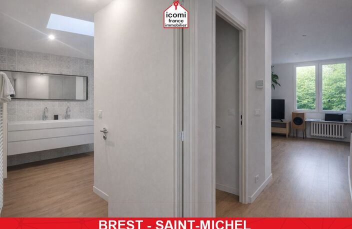 FINISTERE - Brest (29200) - A VENDRE - MAISON ANNEE 30 - RENOVEE EN 2021 - 4 CHAMBRES - GRANDE PIECE DE VIE - GARANTIE DECENNALE - DPE C - SOUS-SOL - QUARTIER LYCEE CROIX ROUGE — photo 4