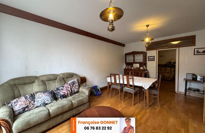 Maison de 120 m² - Centre ville de SAINT AMAND MONTROND - 3 Chambres - Dépendances - 84 900 € — photo 2