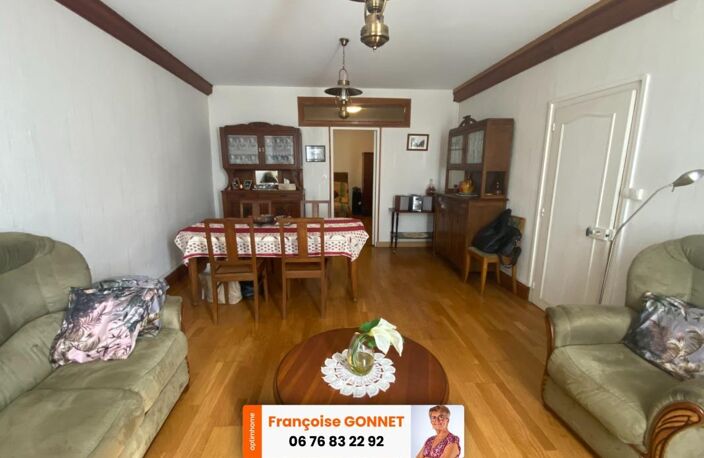 Maison de 120 m² - Centre ville de SAINT AMAND MONTROND - 3 Chambres - Dépendances - 84 900 € — photo 3