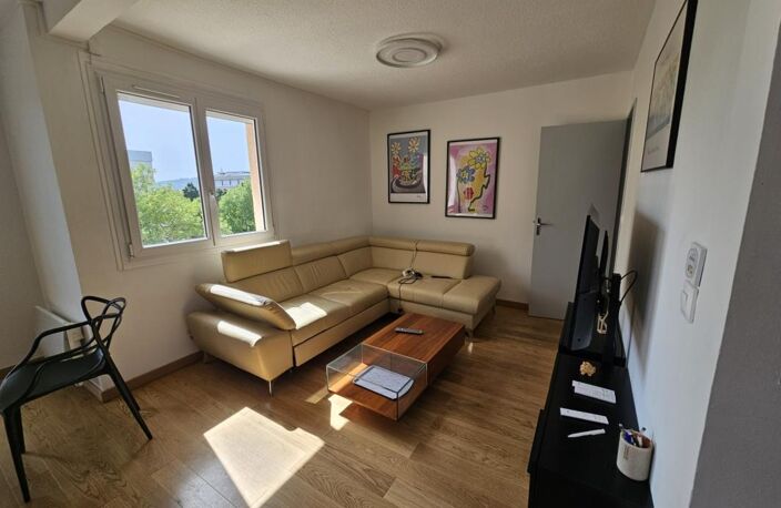 Appartement avec asensceur, 3 piéces, une cave et 1 place de parking privée — photo 3