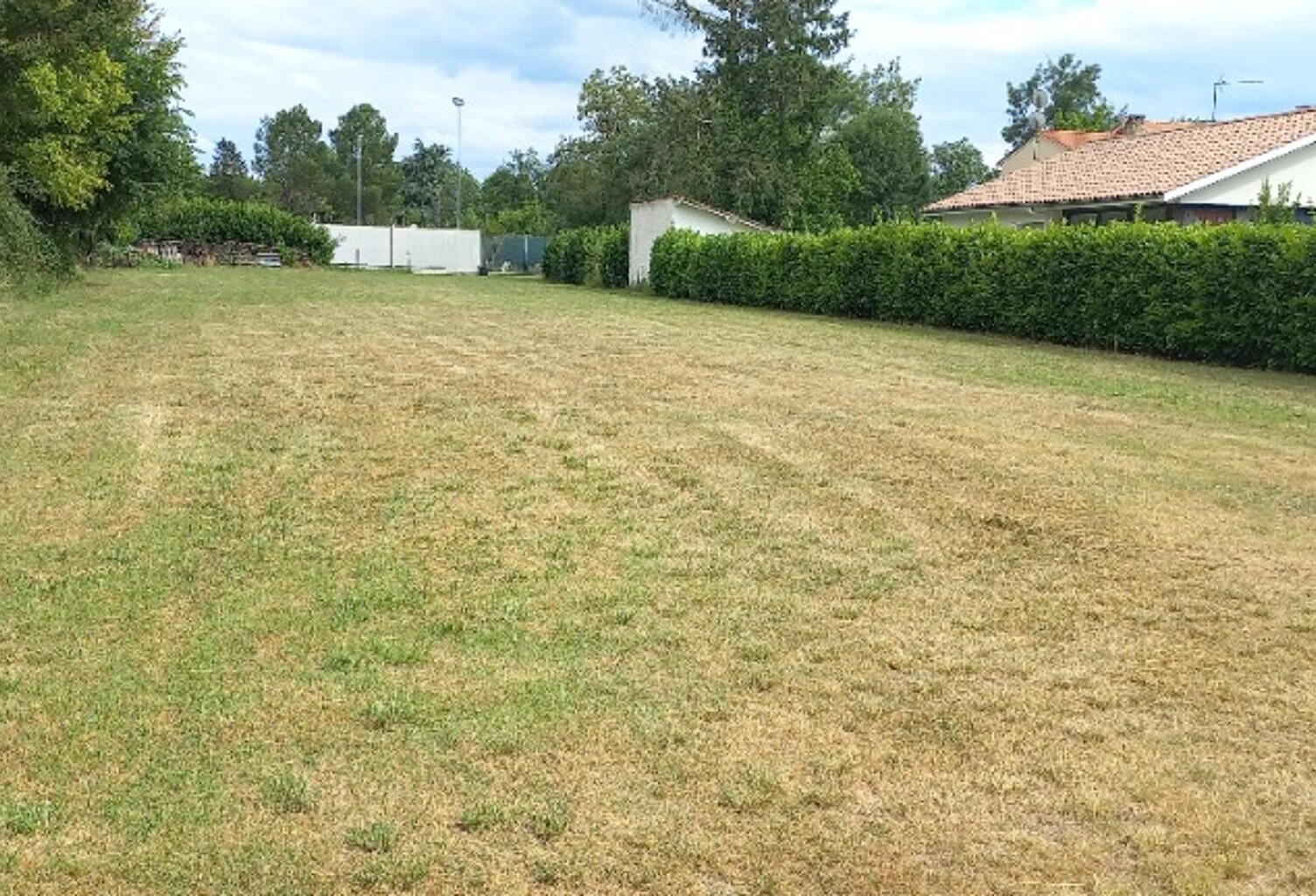 Terrain à bâtir à Ménesplet (24700) — photo 1