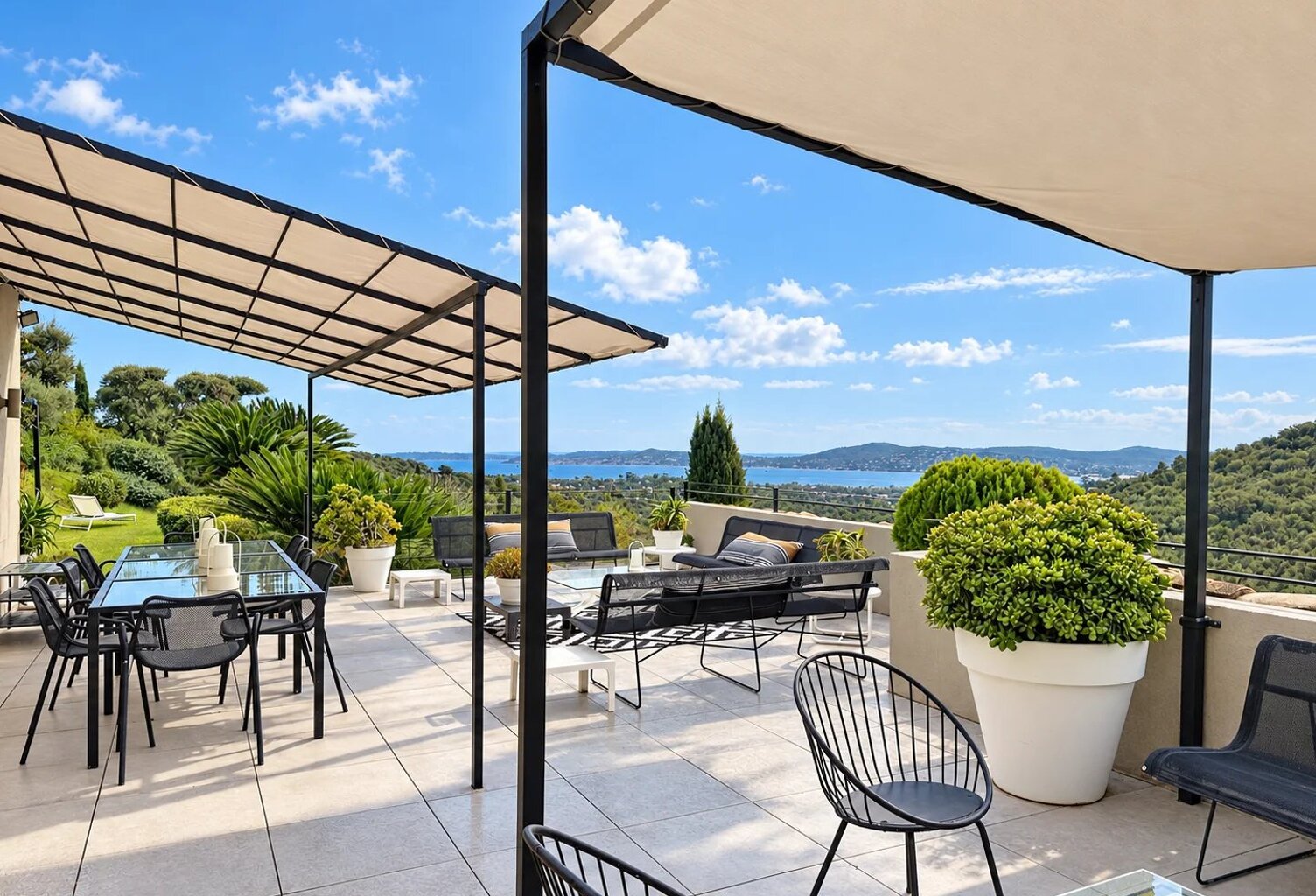 GRIMAUD – PROPRIÉTÉ D’EXCEPTION AVEC VUE PANORAMIQUE SUR LE GOLF — photo 1