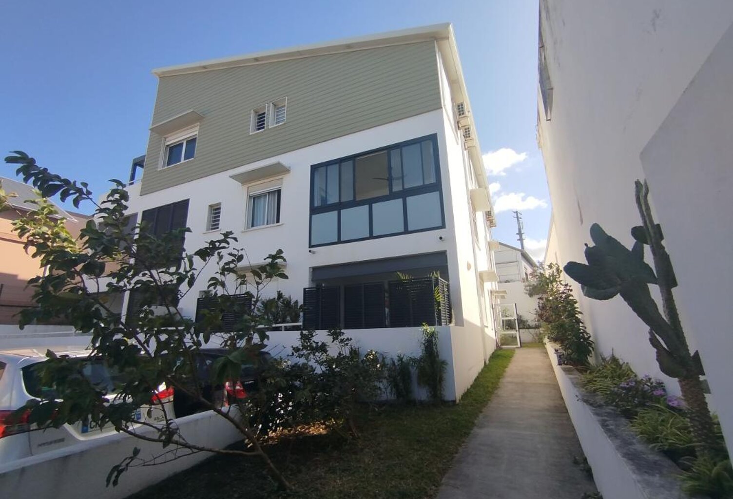 Bel Apt T2 meublé avec place de parking NC - St Pierre centre — photo 1