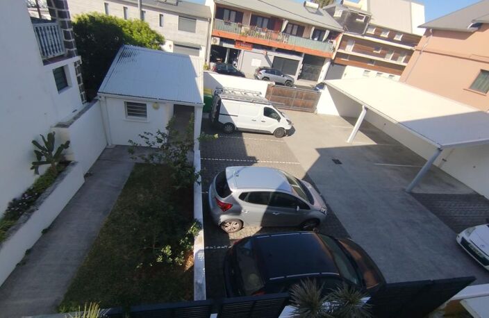 Bel Apt T2 meublé avec place de parking NC - St Pierre centre — photo 2