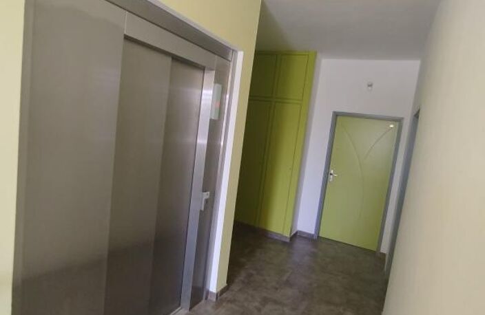 Bel Apt T2 meublé avec place de parking NC - St Pierre centre — photo 3