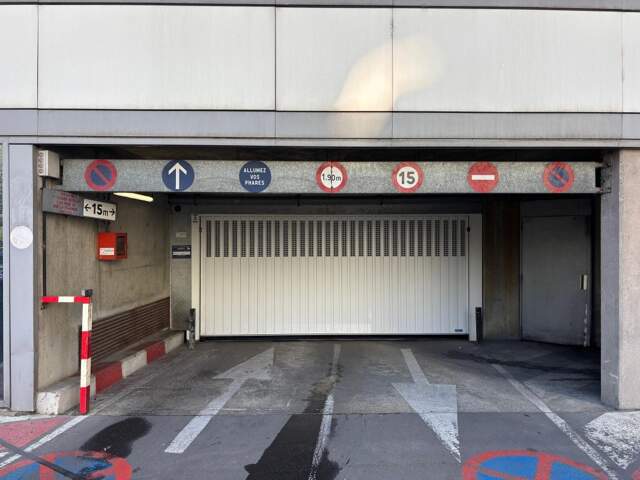 Parking À Vendre — photo du bien