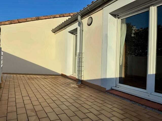 Appartement T4/5 dernier étage avec terrasse et 2 parkings sécurisés — photo du bien