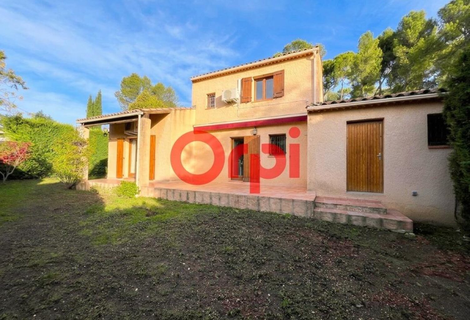Maison À Vendre Aix-en-Provence – Belle maison familiale avec jardin, mezzanine et garage — photo 1